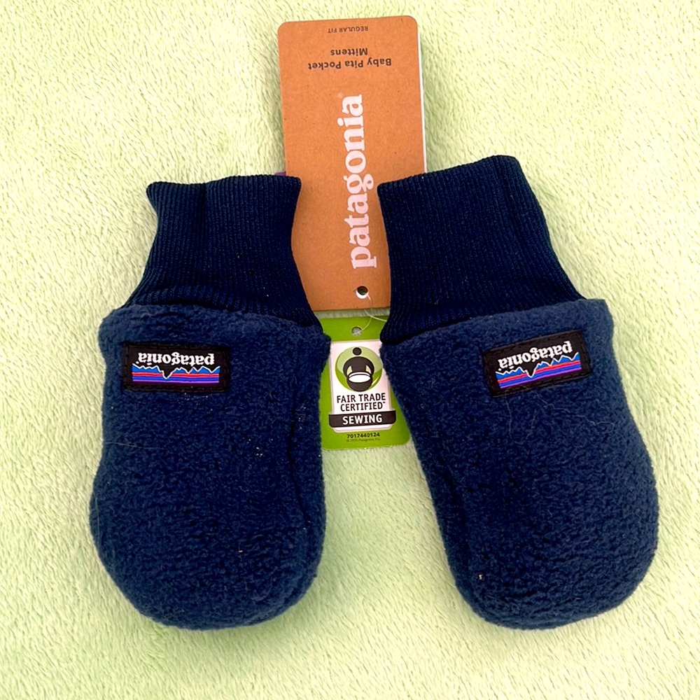 Patagonia Fleece navy mittens 0-3 months